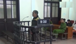 Mất mạng vì đống gạch đổ giữa đường